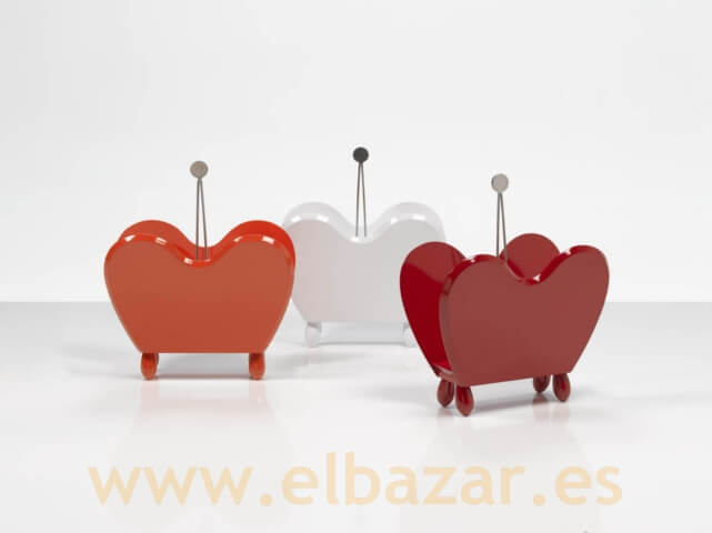 Revistero de diseño modelo Corazón